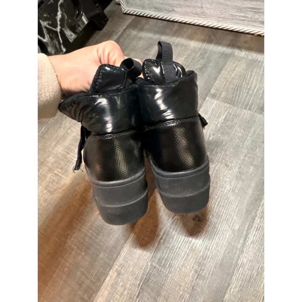 Juicy Couture Veronica‎ logo platform snow boots Size 7